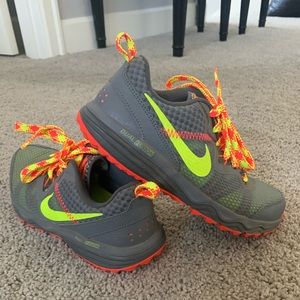 NIKE Dual Fusion Trail Tennis Shoes - Size 5